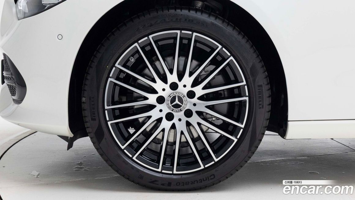Mercedes-Benz C-Class 2025