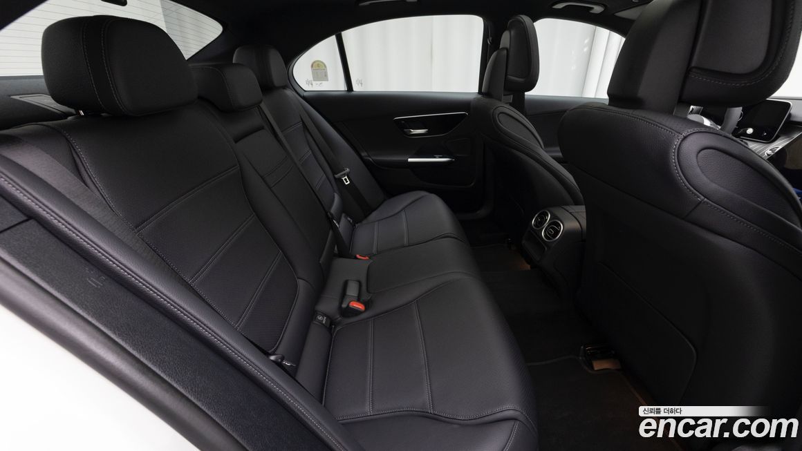 Mercedes-Benz C-Class 2025
