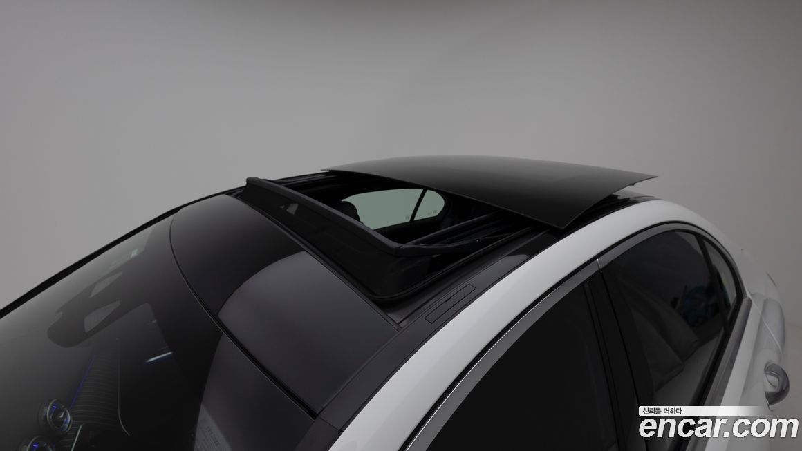 Mercedes-Benz C-Class 2025