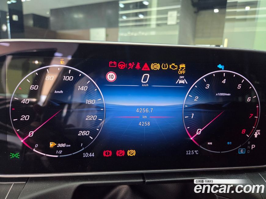 Mercedes-Benz C-Class 2025