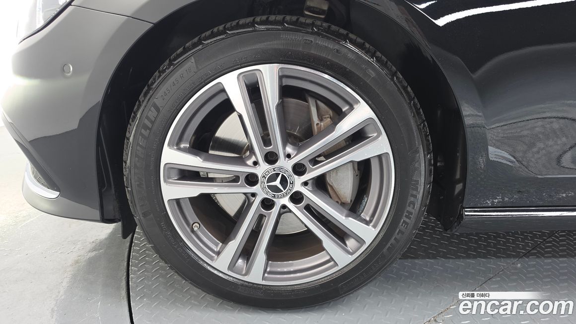 Mercedes-Benz E-Class 2022