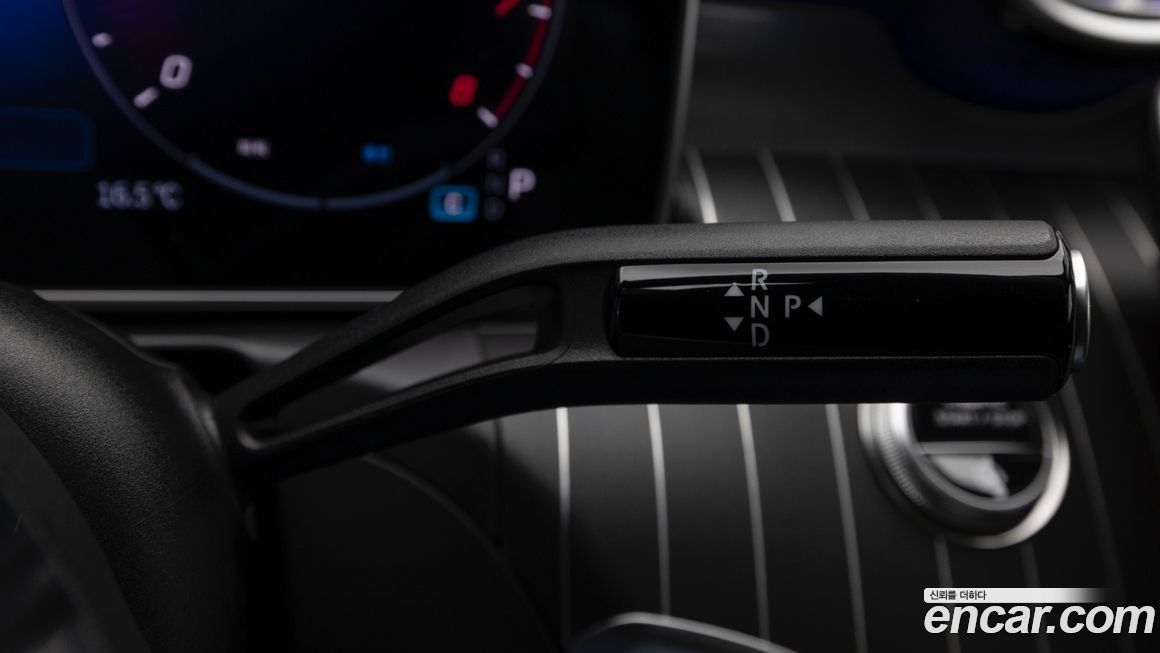 Mercedes-Benz C-Class 2025