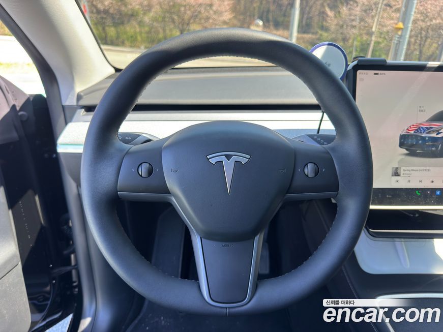 Tesla Model Y 2024