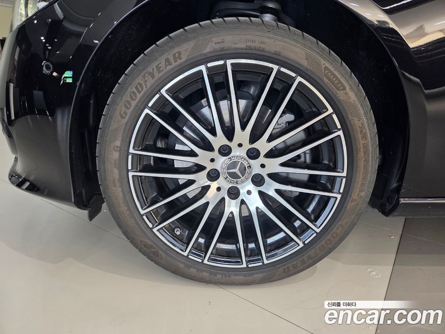 Mercedes-Benz C-Class 2025