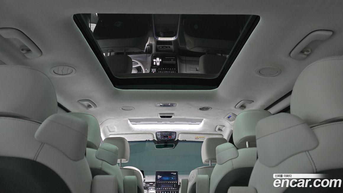 Hyundai Staria 2025