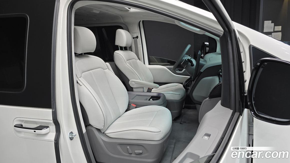 Hyundai Staria 2025