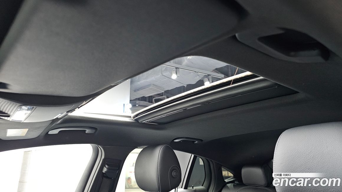 Mercedes-Benz GLC-Class 2023