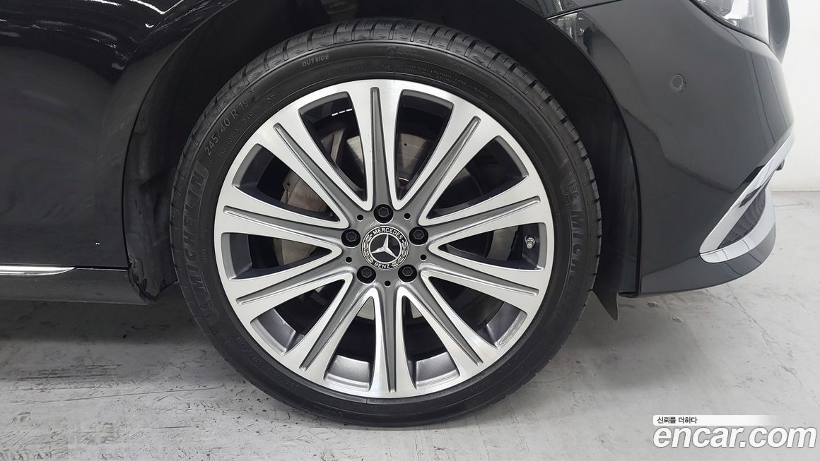 Mercedes-Benz E-Class 2023