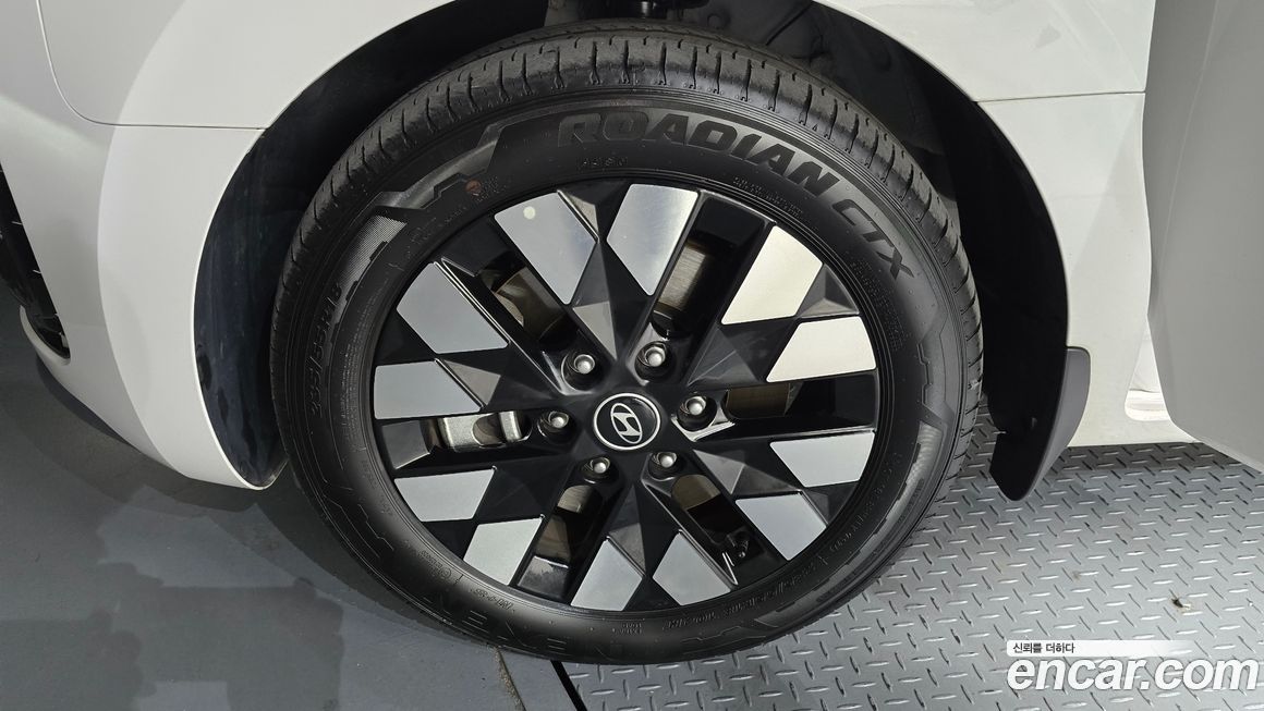 Hyundai Staria 2025