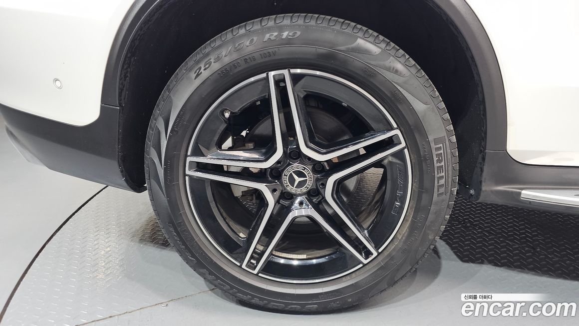 Mercedes-Benz GLC-Class 2023