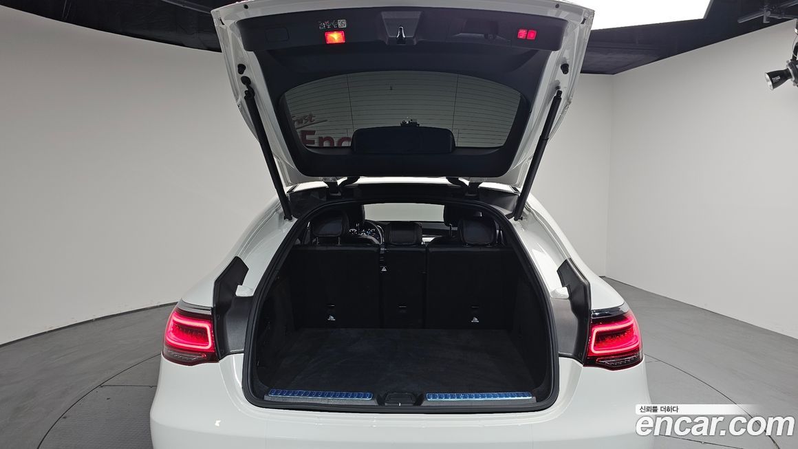 Mercedes-Benz GLC-Class 2023