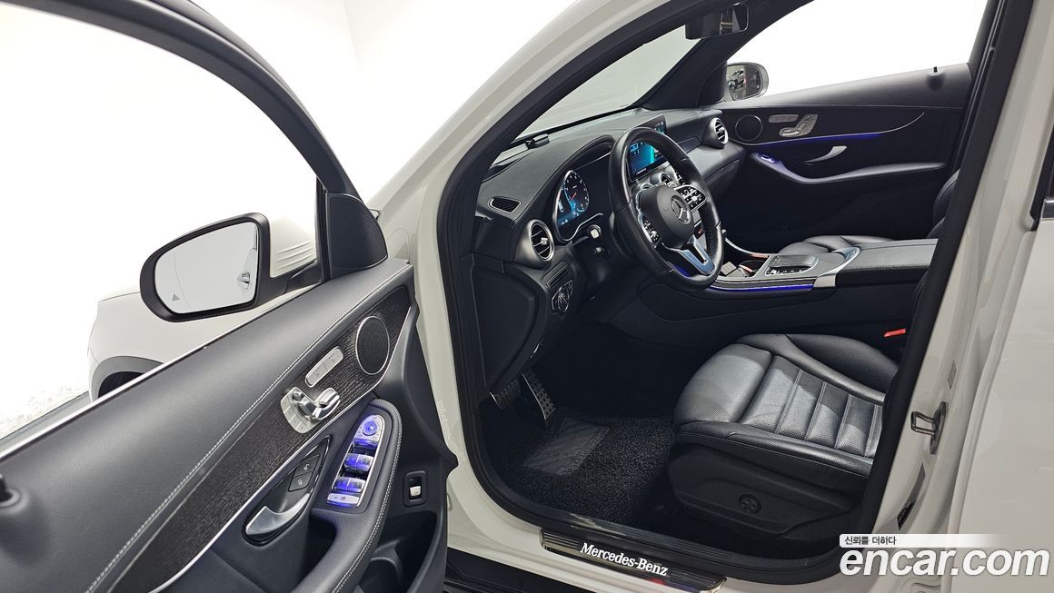 Mercedes-Benz GLC-Class 2023