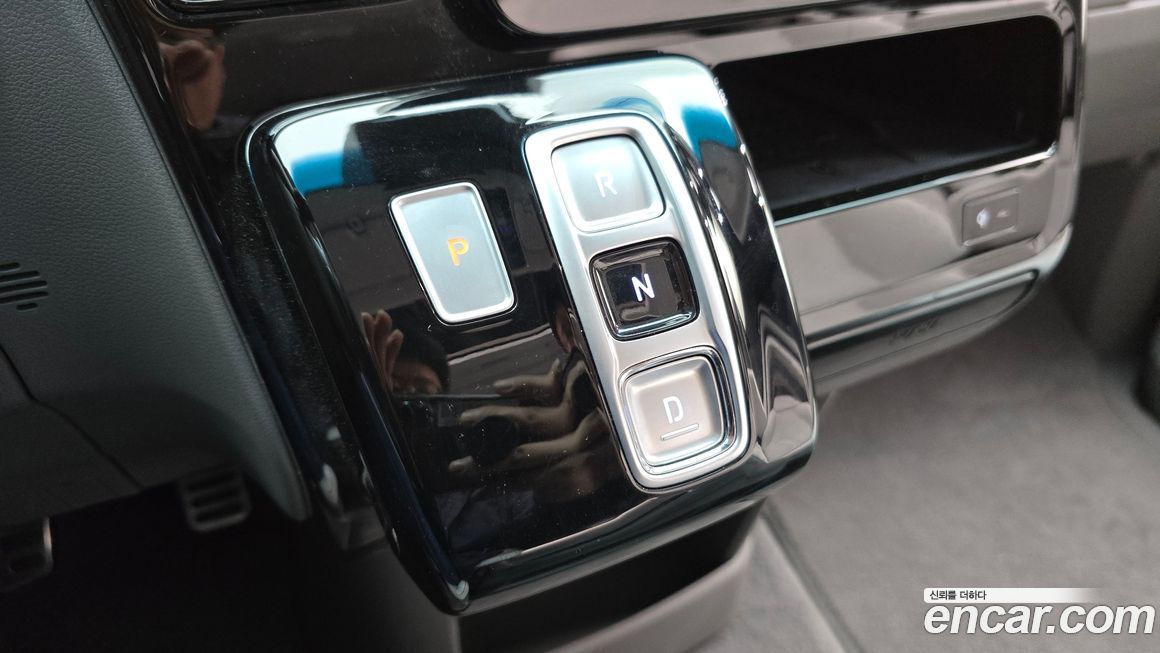 Hyundai Staria 2025