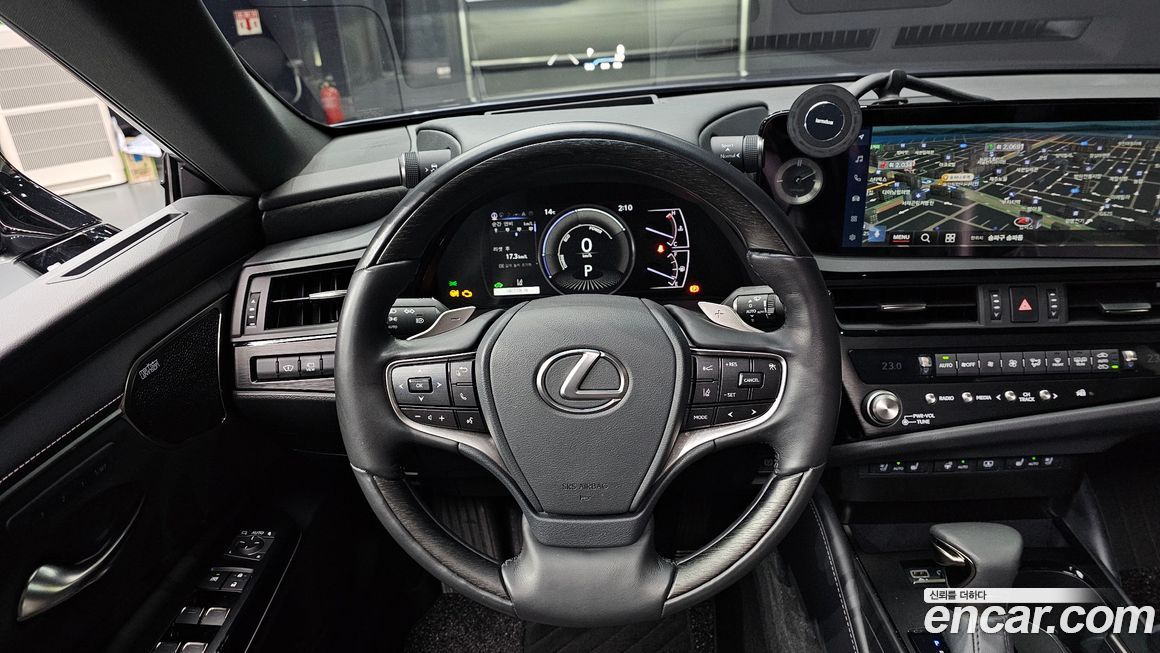 Lexus ES 2025