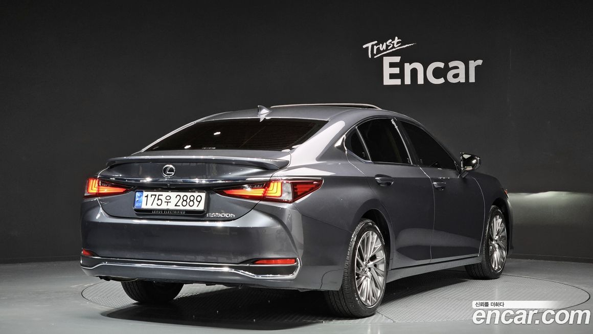 Lexus ES 2025