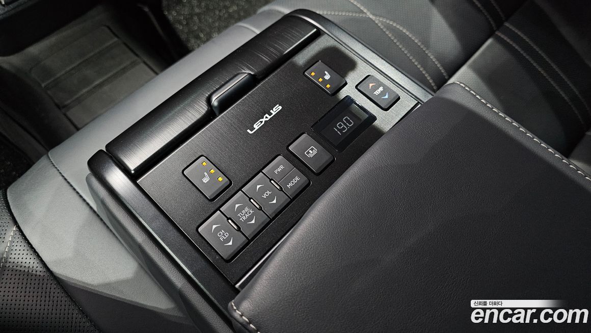 Lexus ES 2025