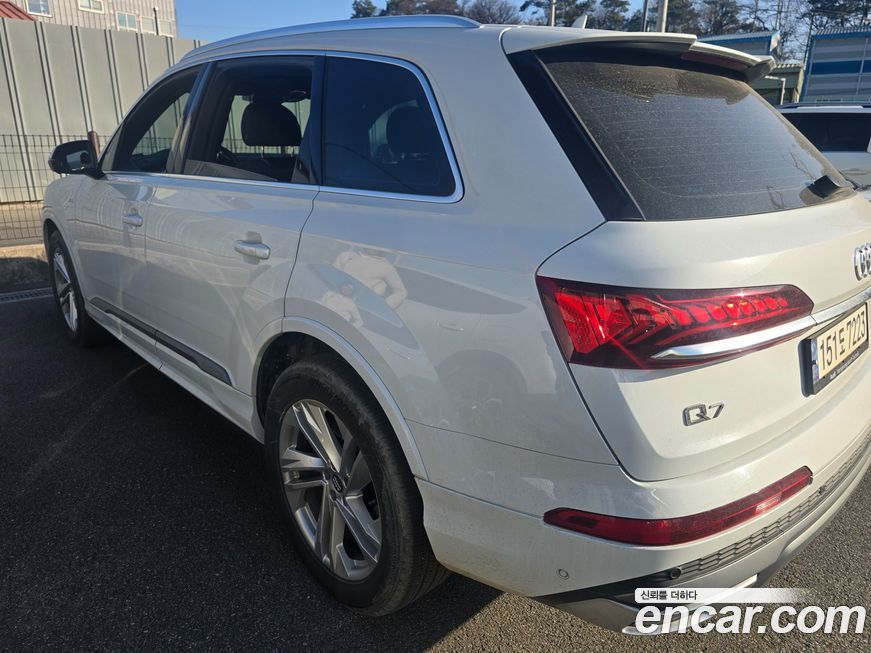 Audi Q7 2021