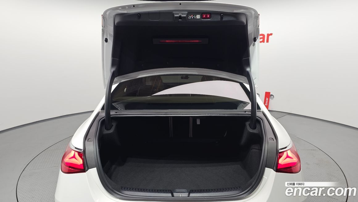 Mercedes-Benz E-Class 2025