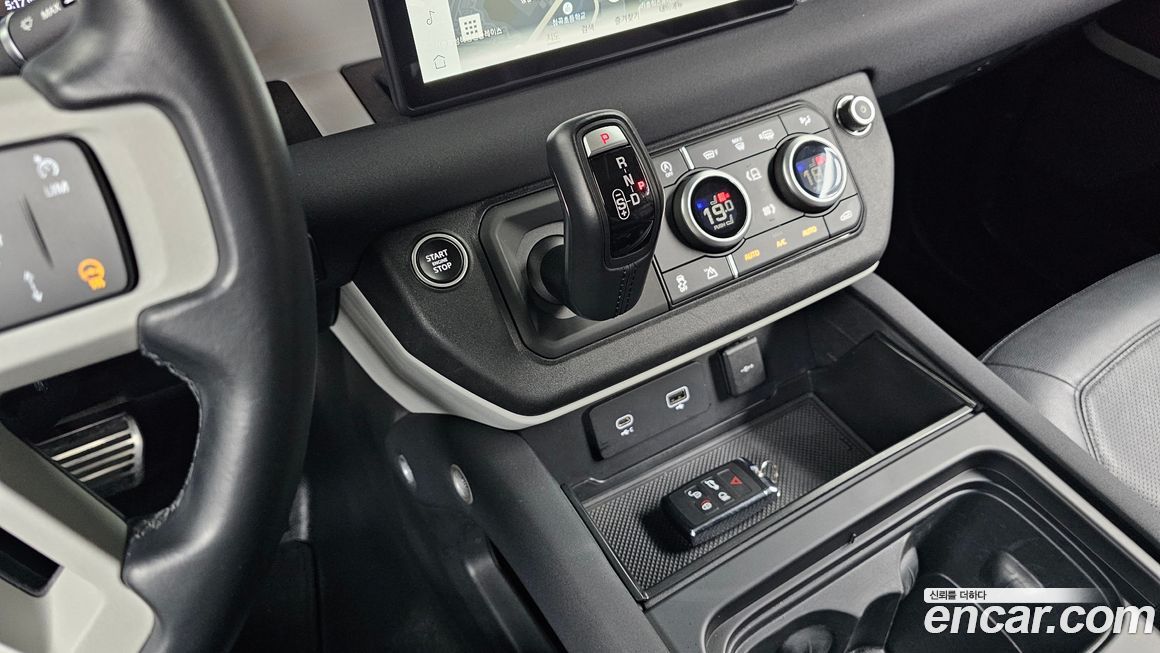 Land Rover Defender 2022