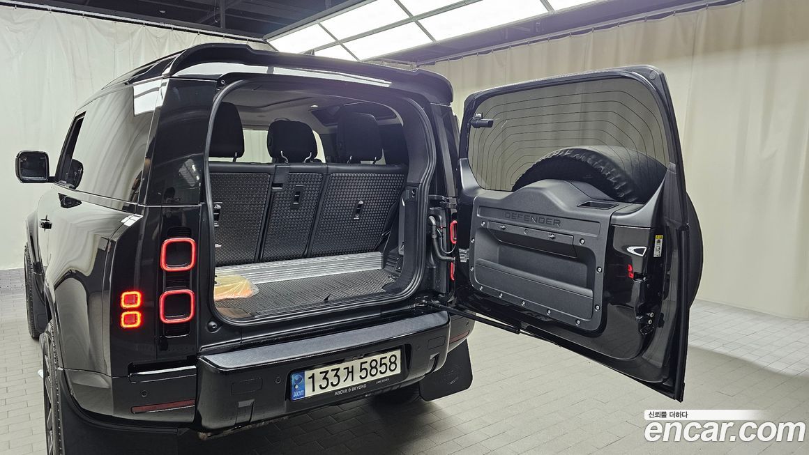 Land Rover Defender 2022