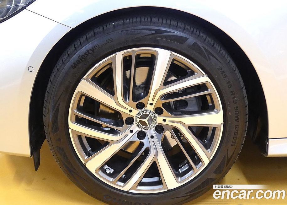 Mercedes-Benz E-Class 2024