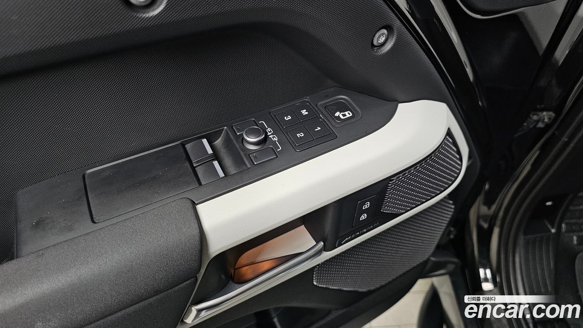 Land Rover Defender 2022