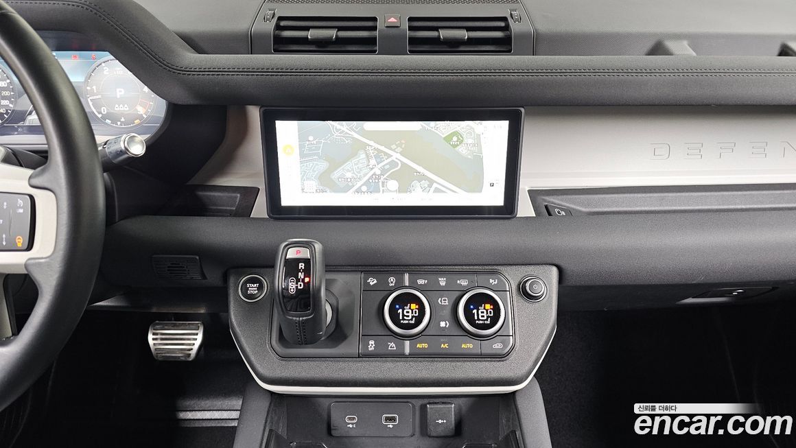 Land Rover Defender 2022