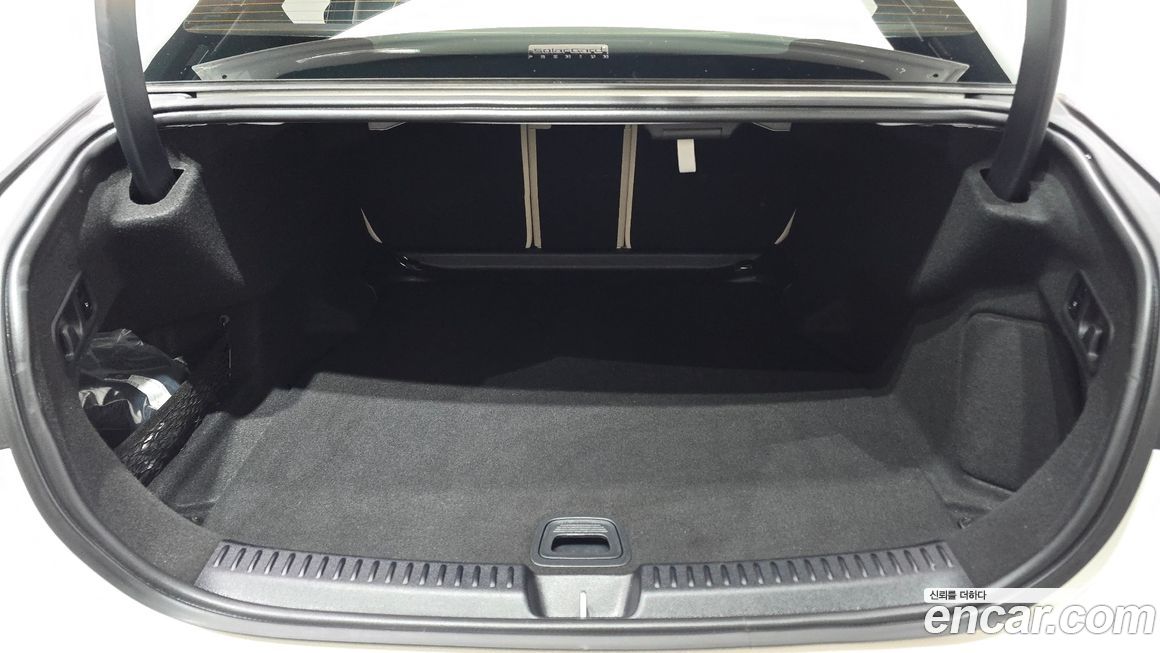 Mercedes-Benz E-Class 2024