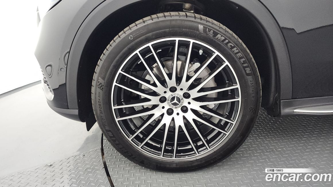 Mercedes-Benz GLC-Class 2025