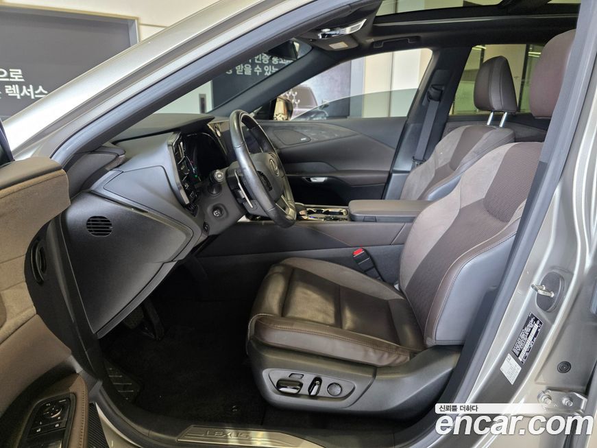 Lexus RX 2023