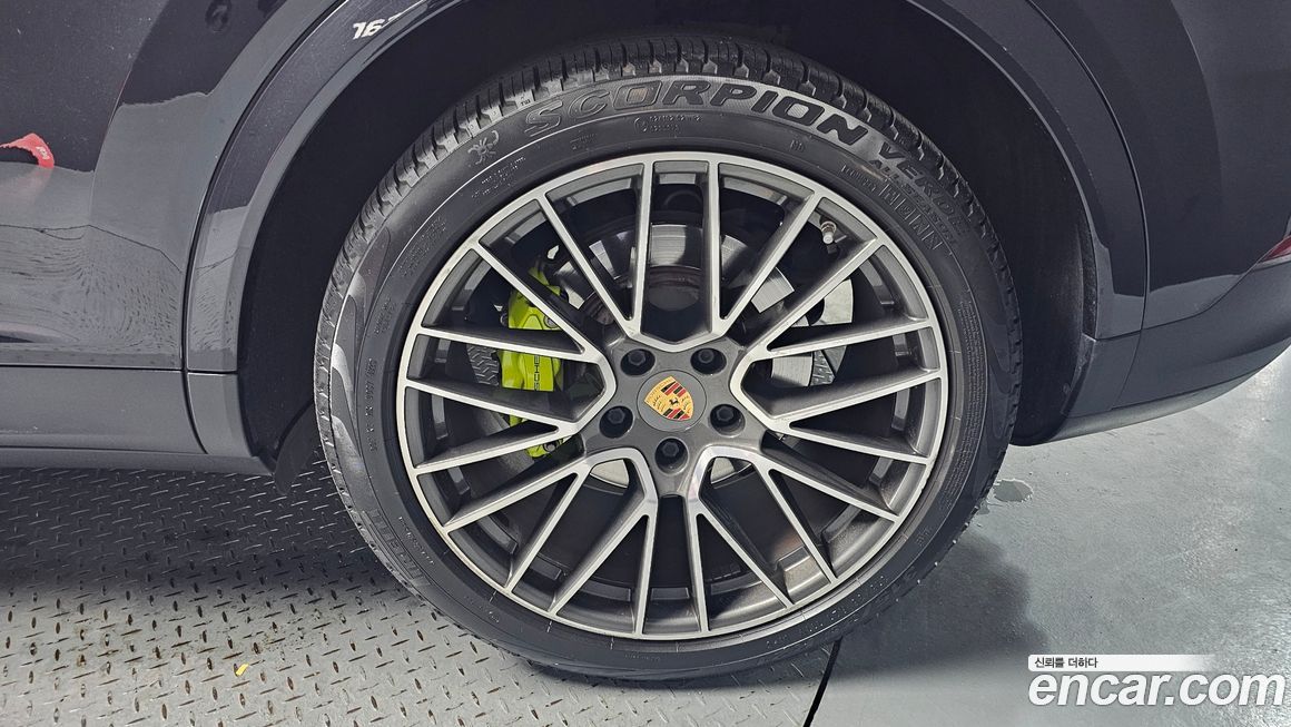 Porsche Cayenne 2021