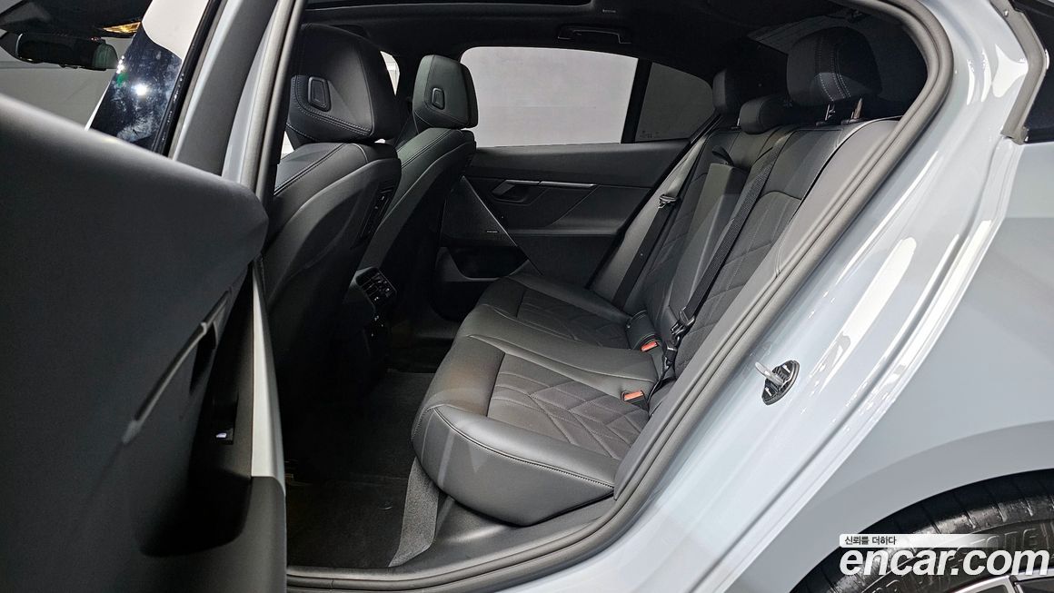 BMW 5-Series 2025