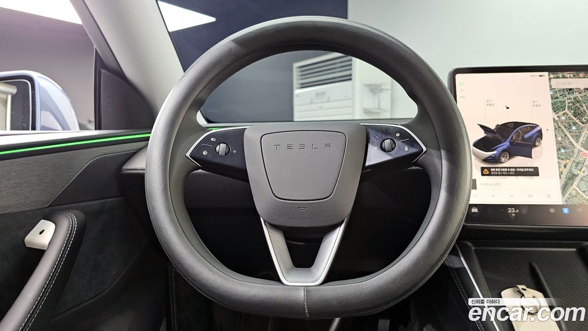 Tesla Model Y 2025