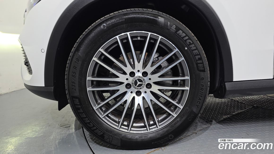 Mercedes-Benz GLC-Class 2026