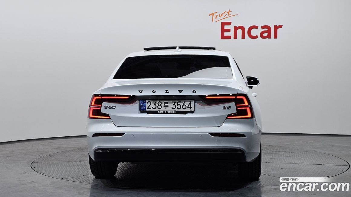 Volvo S60 2024