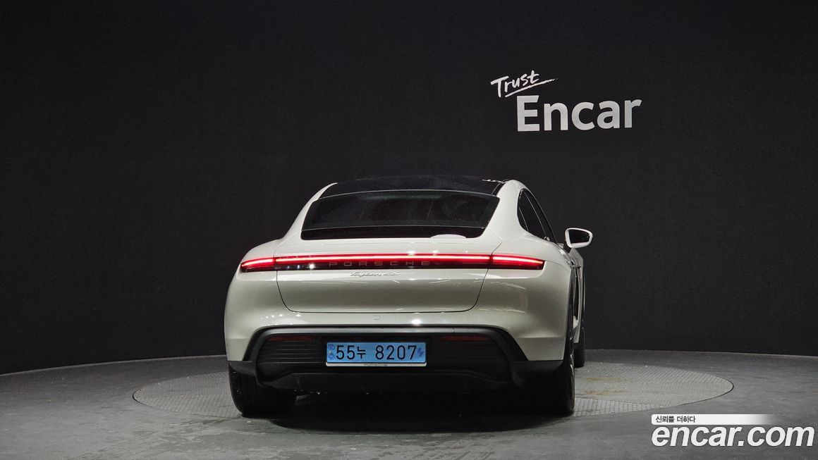Porsche Taycan 2021