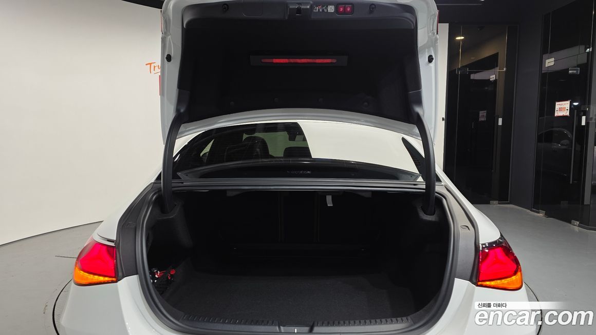 Mercedes-Benz E-Class 2025