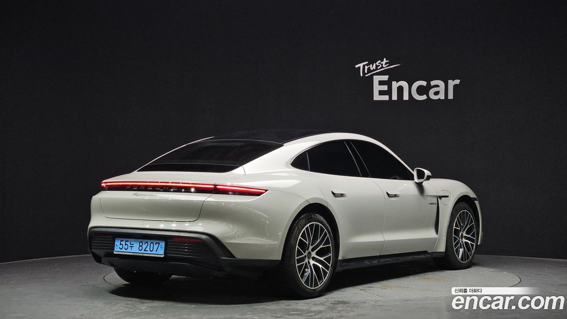 Porsche Taycan 2021