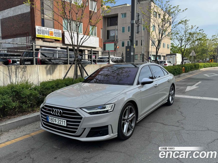 Audi S8 2021