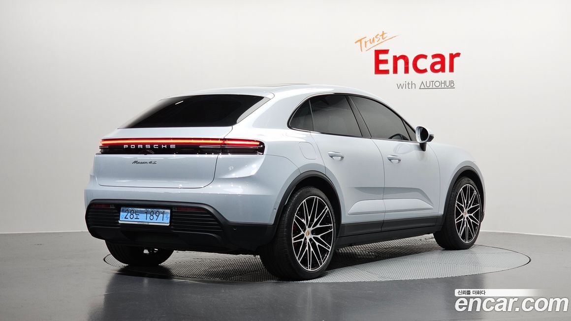 Porsche Macan 2025