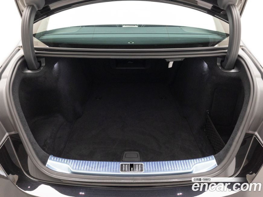 Mercedes-Benz S-Class 2025