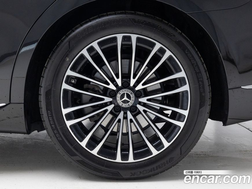 Mercedes-Benz S-Class 2025