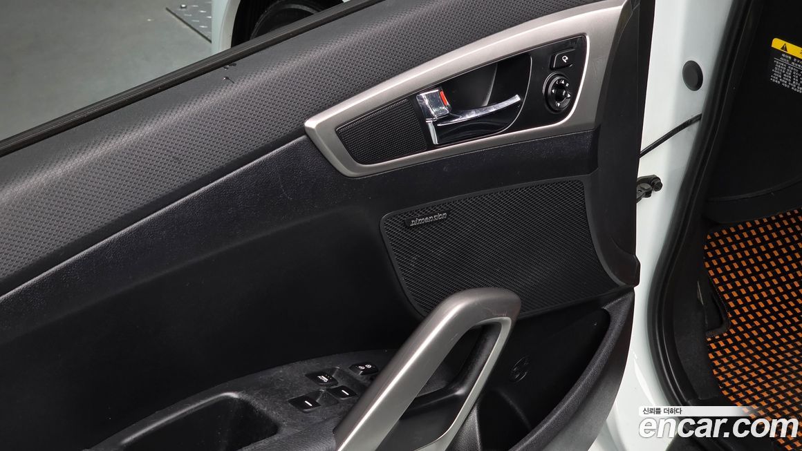 Hyundai Veloster 2012