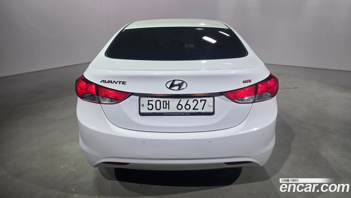 Hyundai AVANTE 2013