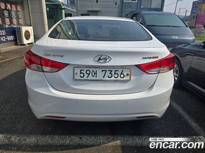 Hyundai AVANTE 2011