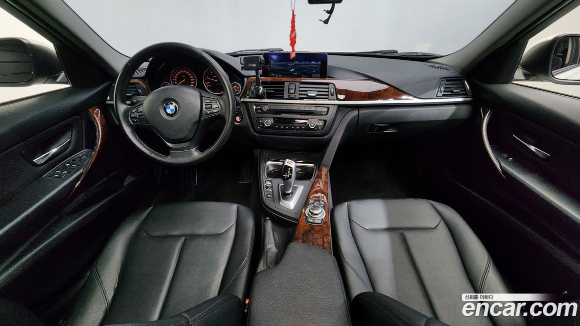 BMW 3-Series 2012