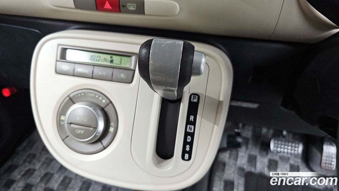 Daihatsu Mira 2011