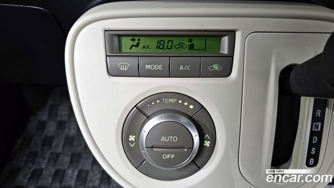 Daihatsu Mira 2011