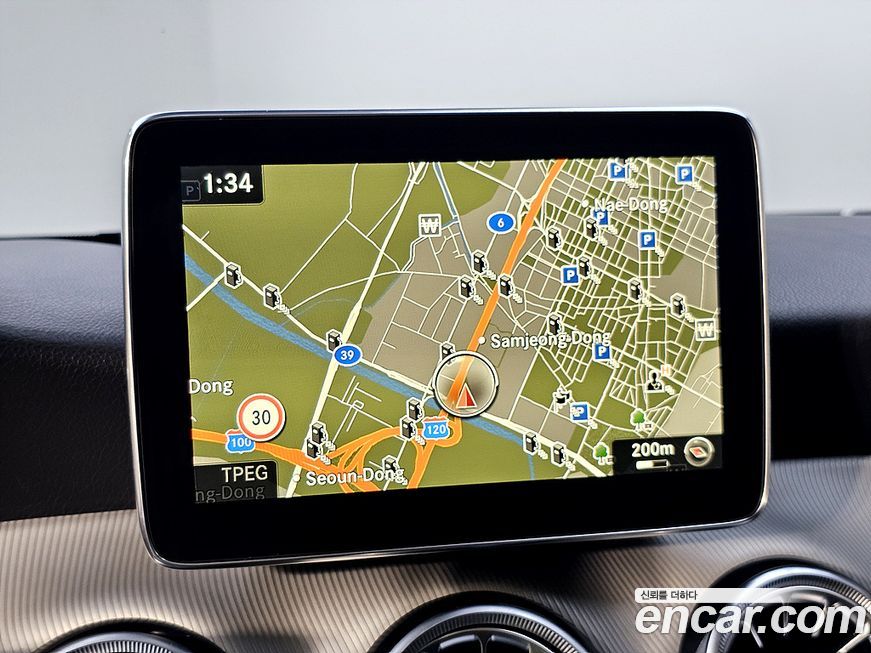 Mercedes-Benz GLA-Class 2016