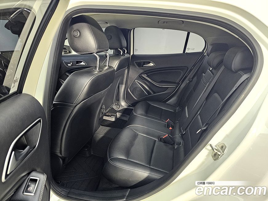 Mercedes-Benz GLA-Class 2016